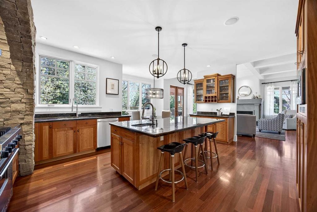 914 36 Avenue Sw, Calgary, AB - Indoor Photo Showing Kitchen