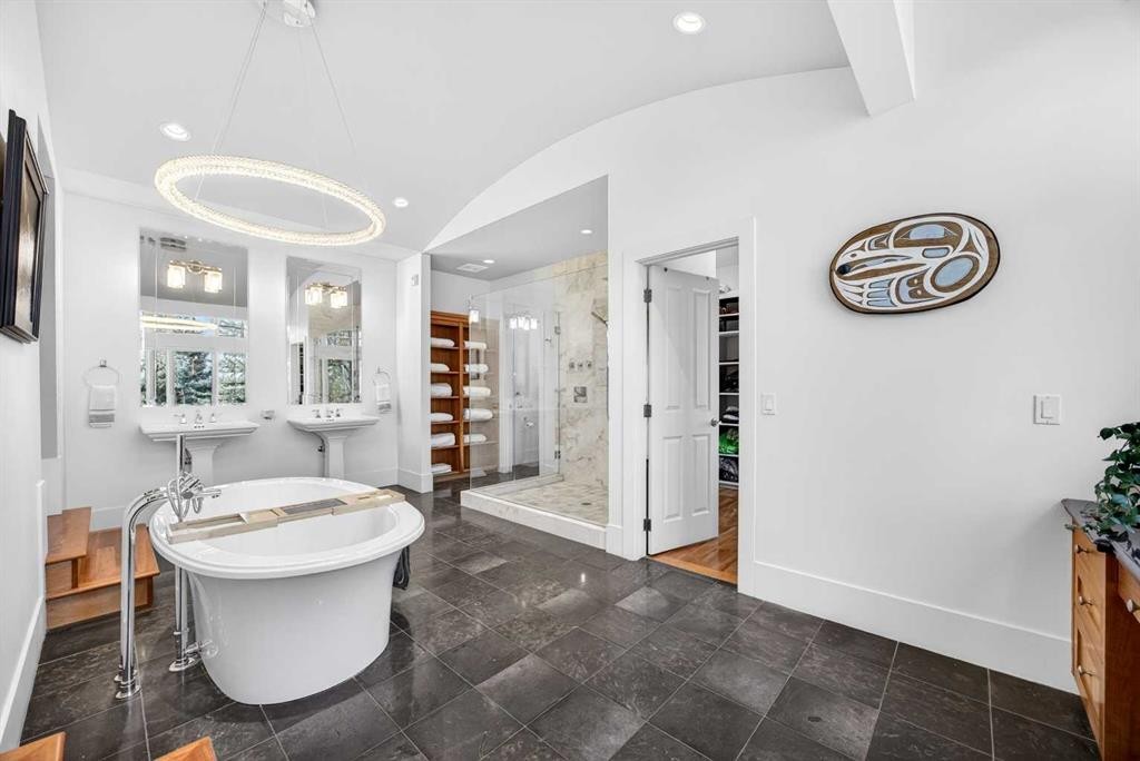 914 36 Avenue Sw, Calgary, AB - Indoor Photo Showing Bathroom