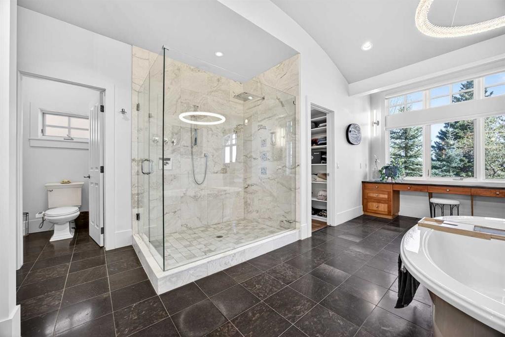 914 36 Avenue Sw, Calgary, AB - Indoor Photo Showing Bathroom