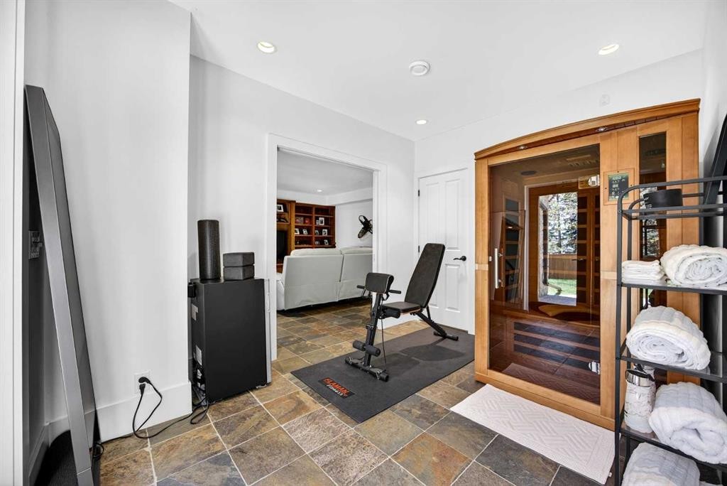 914 36 Avenue Sw, Calgary, AB - Indoor