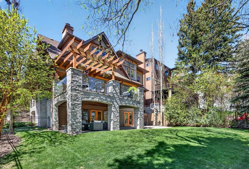 914 36 Avenue Sw, Calgary, AB - Outdoor