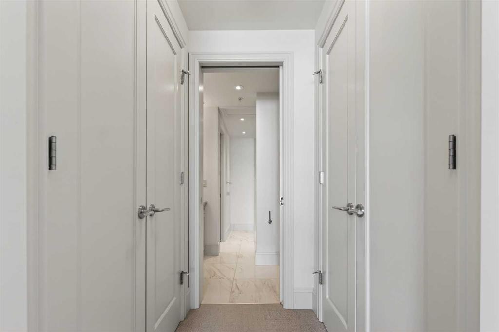 305-221 Quarry Way Se, Calgary, AB - Indoor Photo Showing Other Room