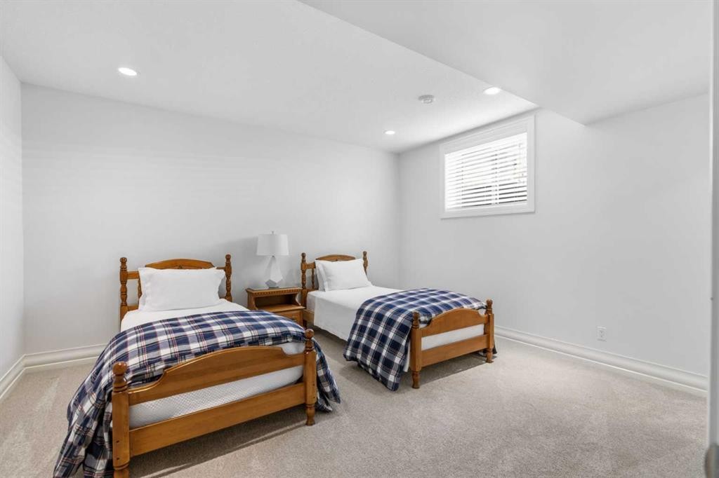 117 Spring Water Close, Heritage Pointe, AB - Indoor Photo Showing Bedroom