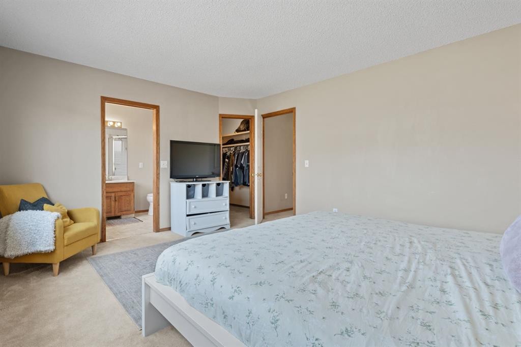 133 Carr Crescent, Okotoks, AB - Indoor Photo Showing Bedroom