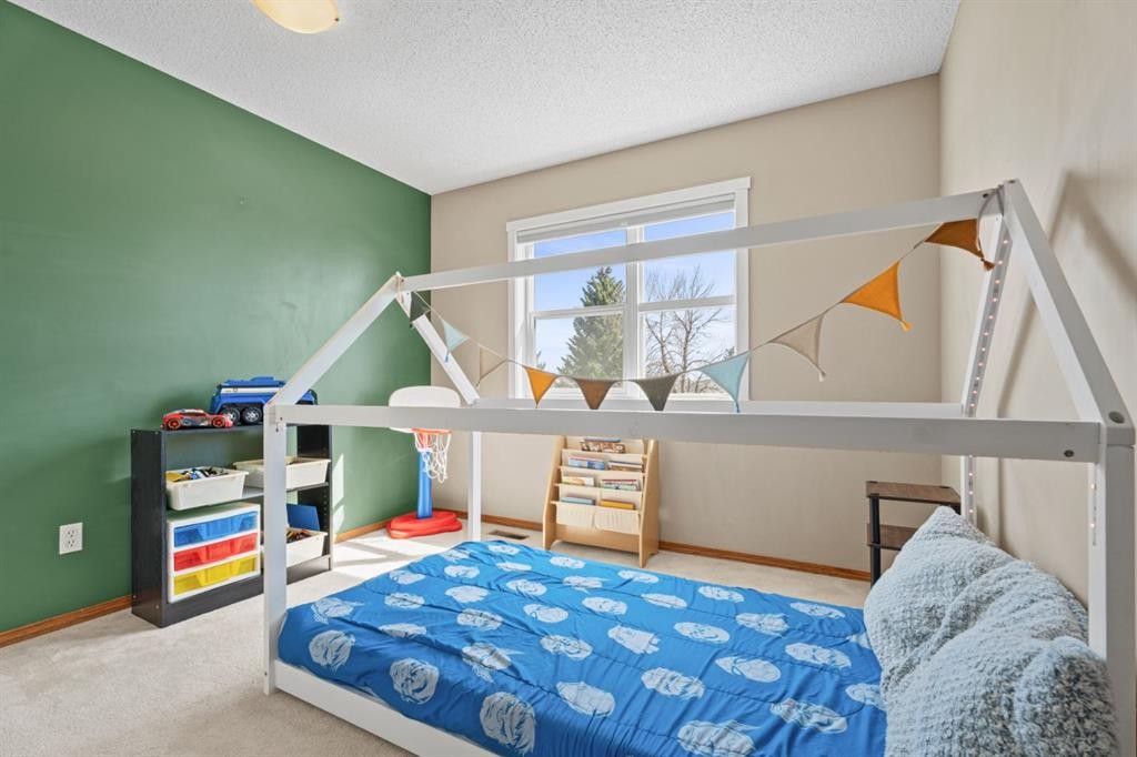 133 Carr Crescent, Okotoks, AB - Indoor Photo Showing Bedroom