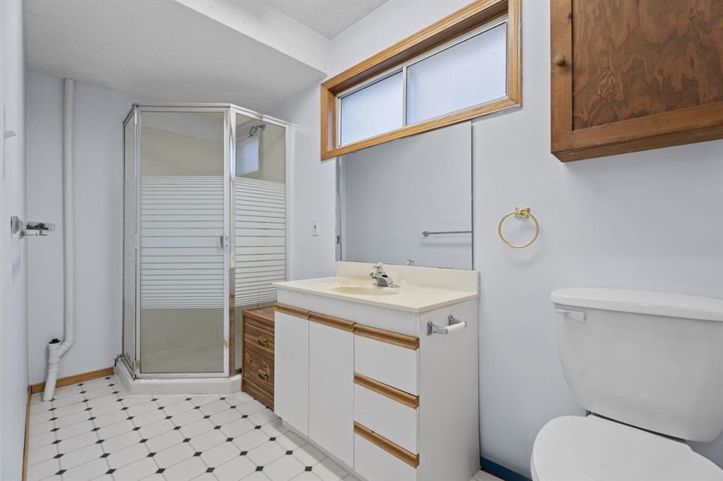 133 Carr Crescent, Okotoks, AB - Indoor Photo Showing Bathroom
