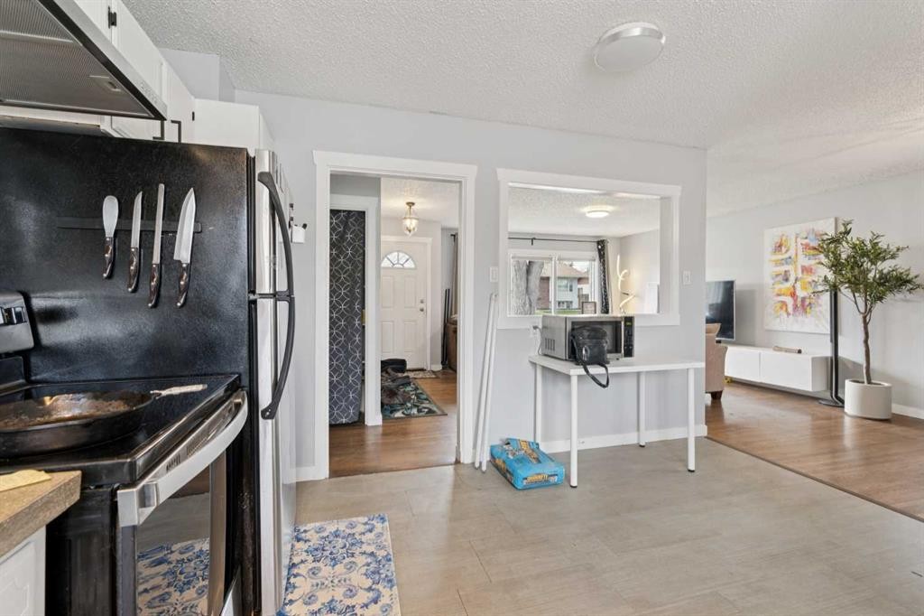 9812 2 Street Se, Calgary, AB - Indoor