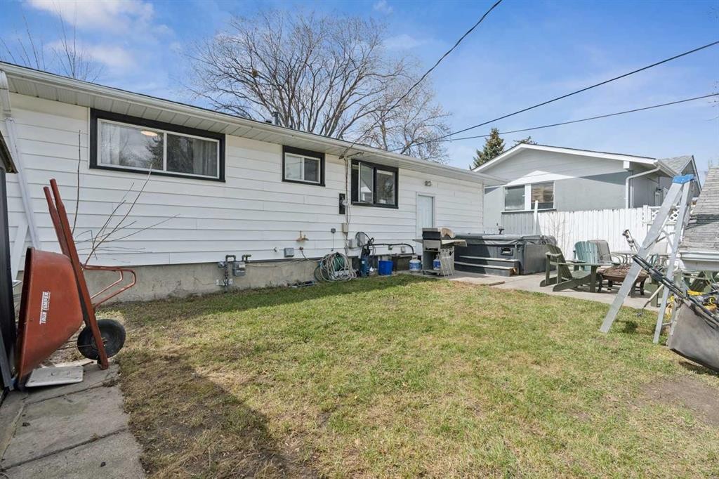 9812 2 Street Se, Calgary, AB - Outdoor