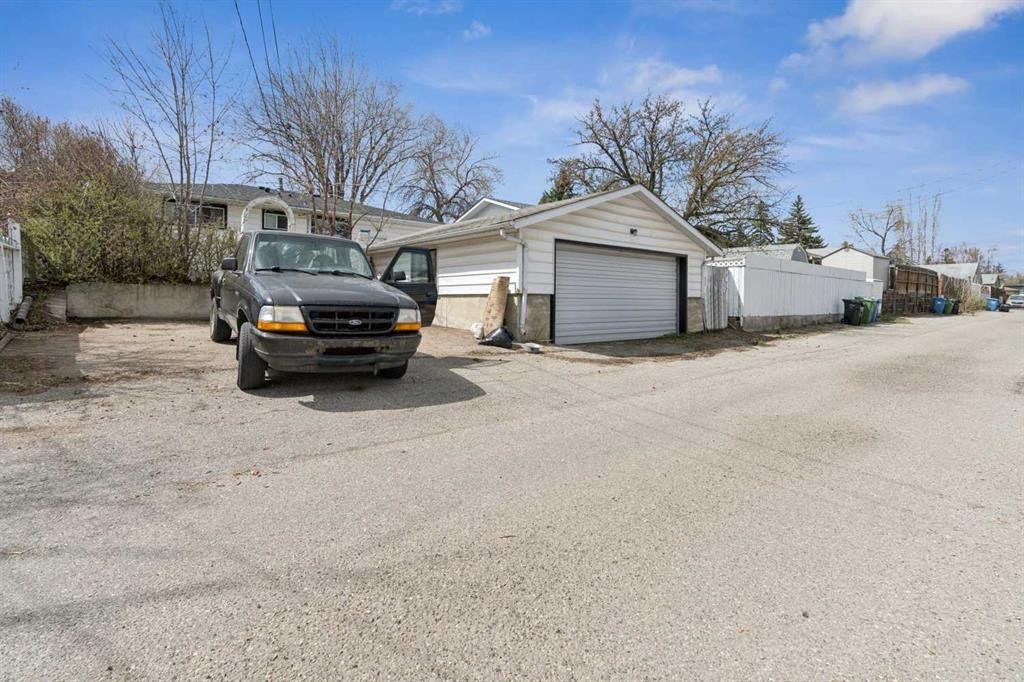 9812 2 Street Se, Calgary, AB - Outdoor