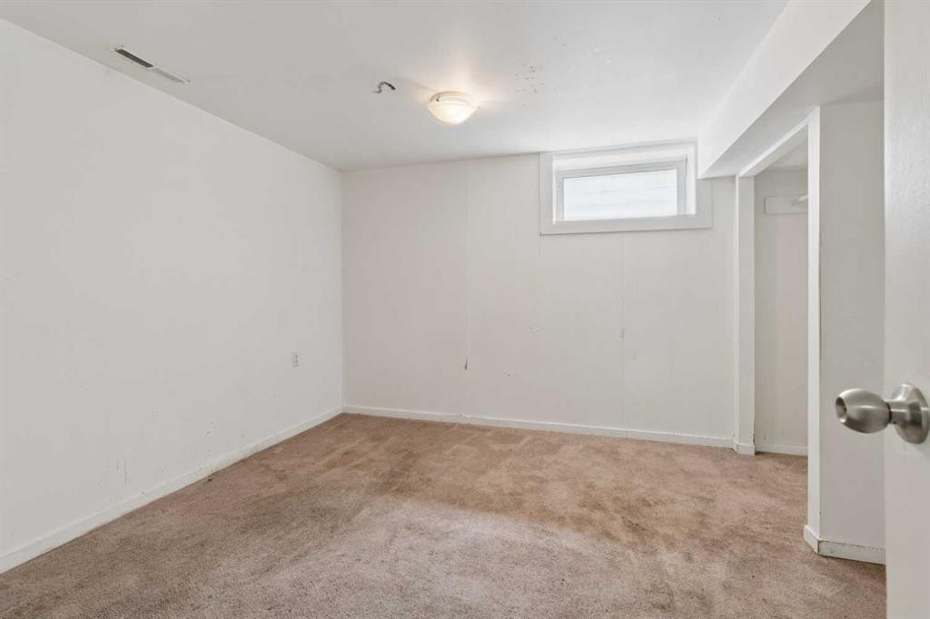 9812 2 Street Se, Calgary, AB - Indoor Photo Showing Other Room