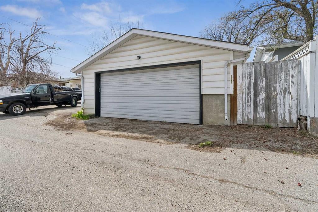 9812 2 Street Se, Calgary, AB - Outdoor