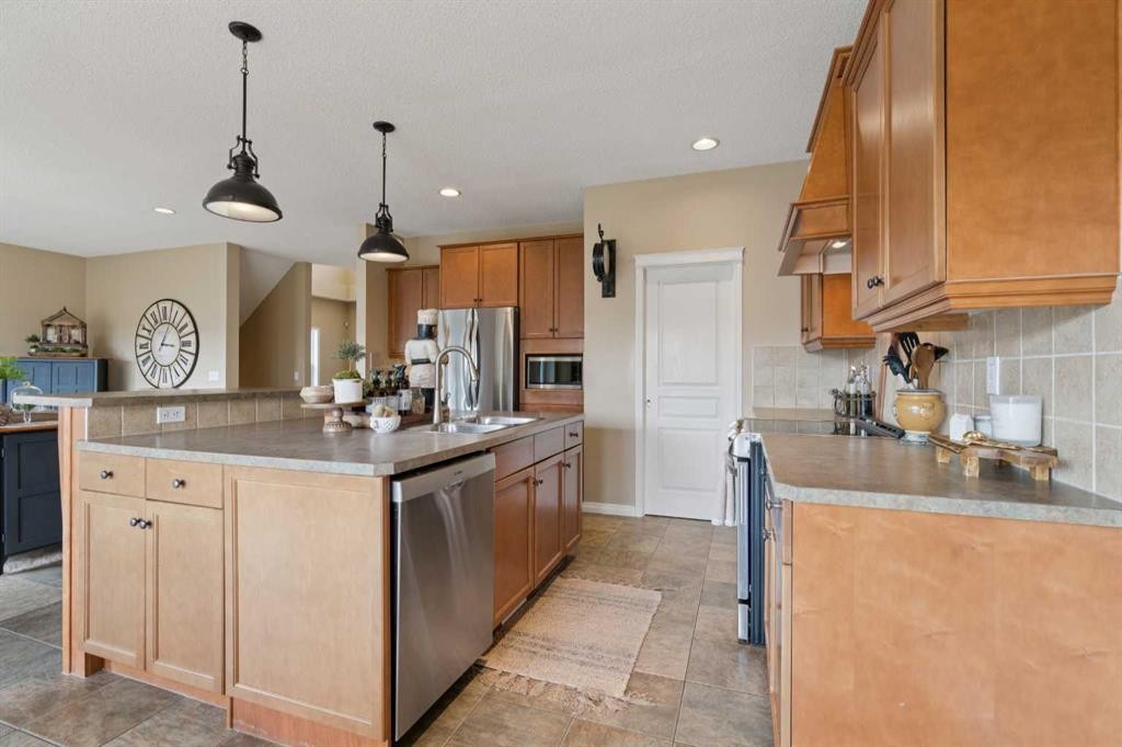 59 Heritage Cove, Heritage Pointe, AB - Indoor Photo Showing Kitchen