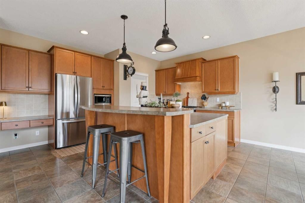 59 Heritage Cove, Heritage Pointe, AB - Indoor Photo Showing Kitchen