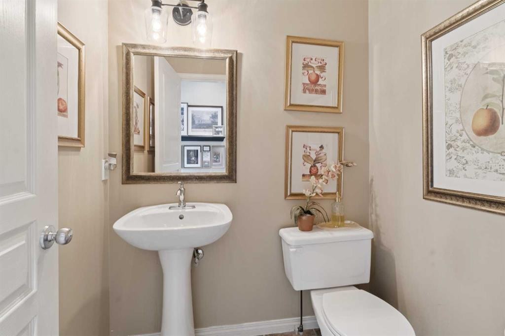 59 Heritage Cove, Heritage Pointe, AB - Indoor Photo Showing Bathroom