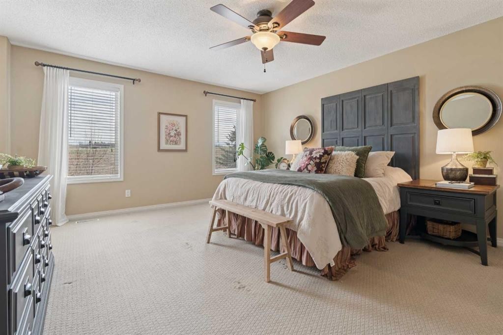 59 Heritage Cove, Heritage Pointe, AB - Indoor Photo Showing Bedroom