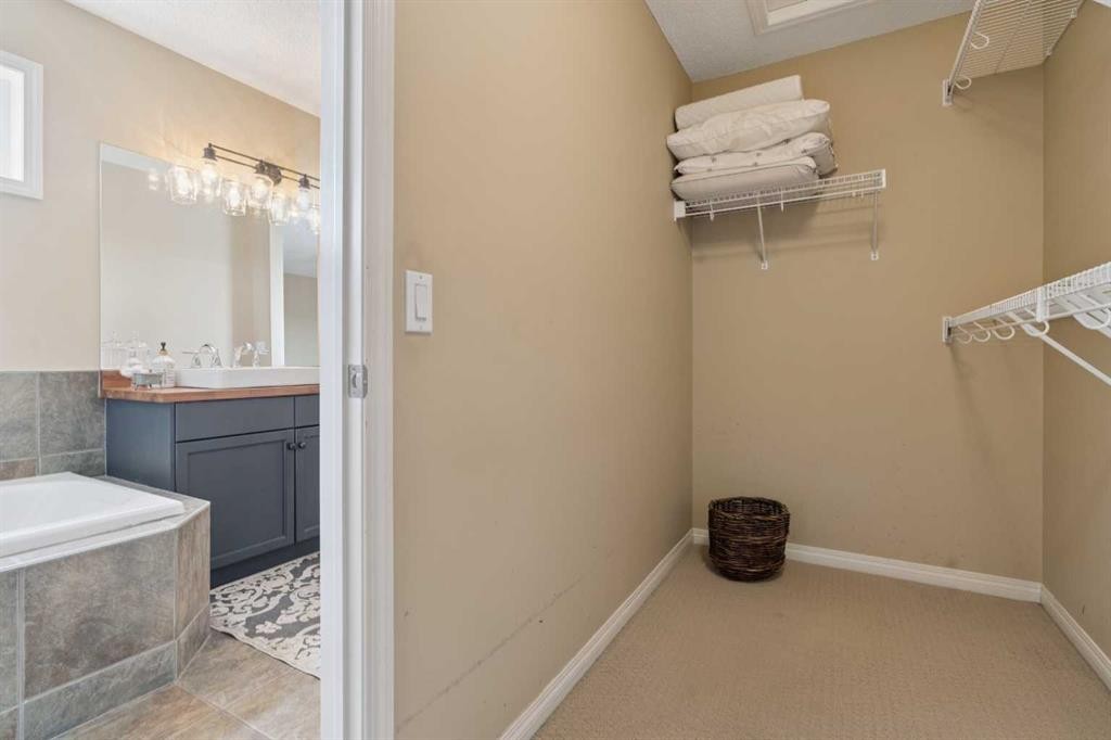 59 Heritage Cove, Heritage Pointe, AB - Indoor Photo Showing Bathroom