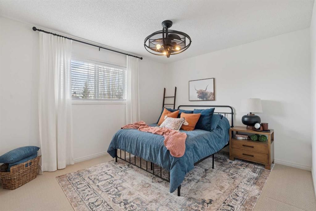 59 Heritage Cove, Heritage Pointe, AB - Indoor Photo Showing Bedroom