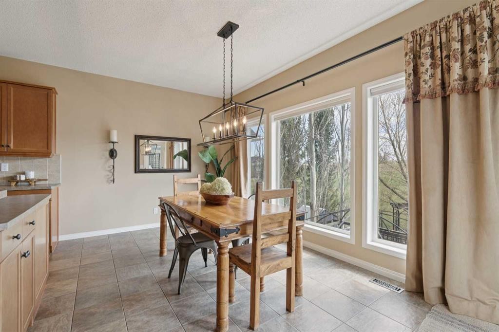 59 Heritage Cove, Heritage Pointe, AB - Indoor Photo Showing Dining Room