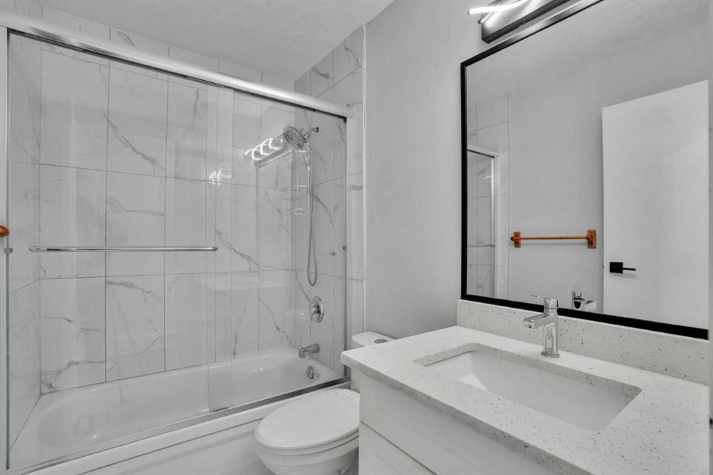 44 Falmead Road Ne, Calgary, AB - Indoor Photo Showing Bathroom