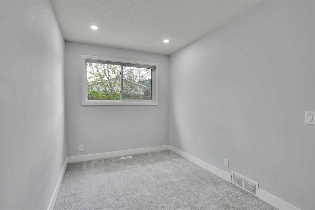 44 Falmead Road Ne, Calgary, AB - Indoor Photo Showing Other Room