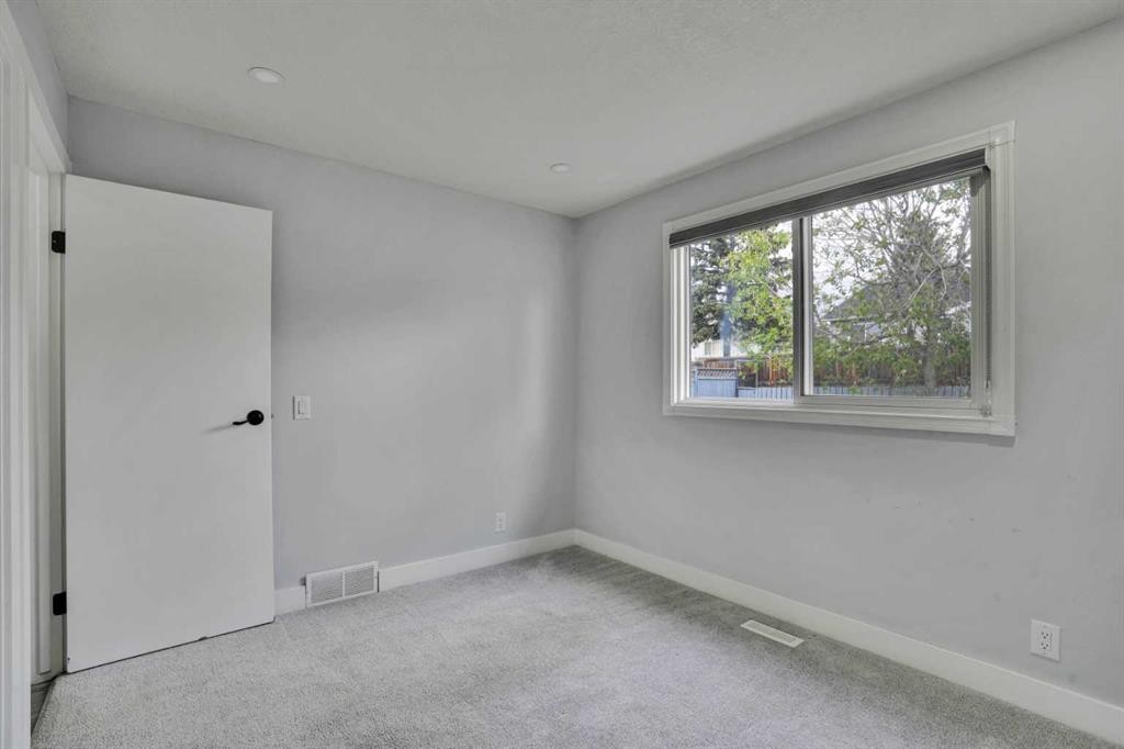 44 Falmead Road Ne, Calgary, AB - Indoor Photo Showing Other Room
