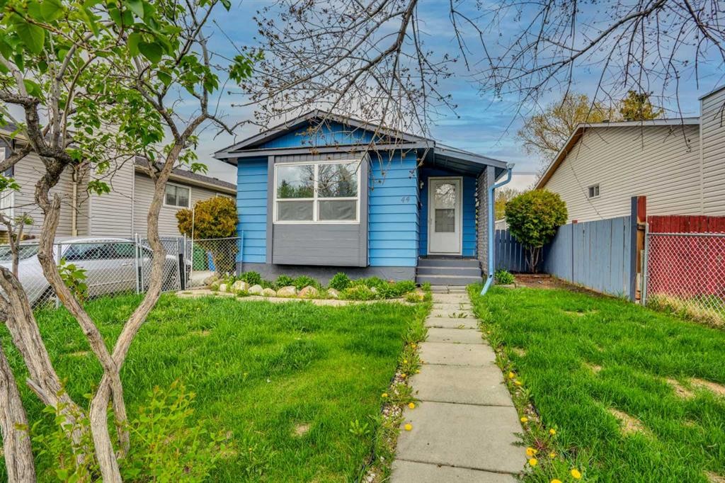 44 Falmead Road Ne, Calgary, AB - Outdoor