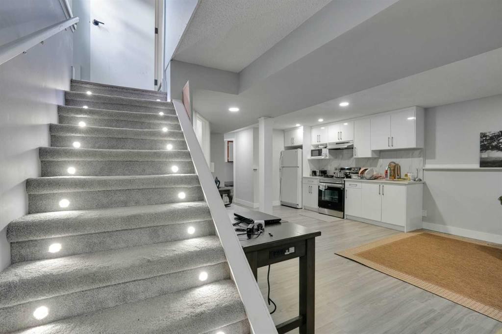 44 Falmead Road Ne, Calgary, AB - Indoor Photo Showing Other Room