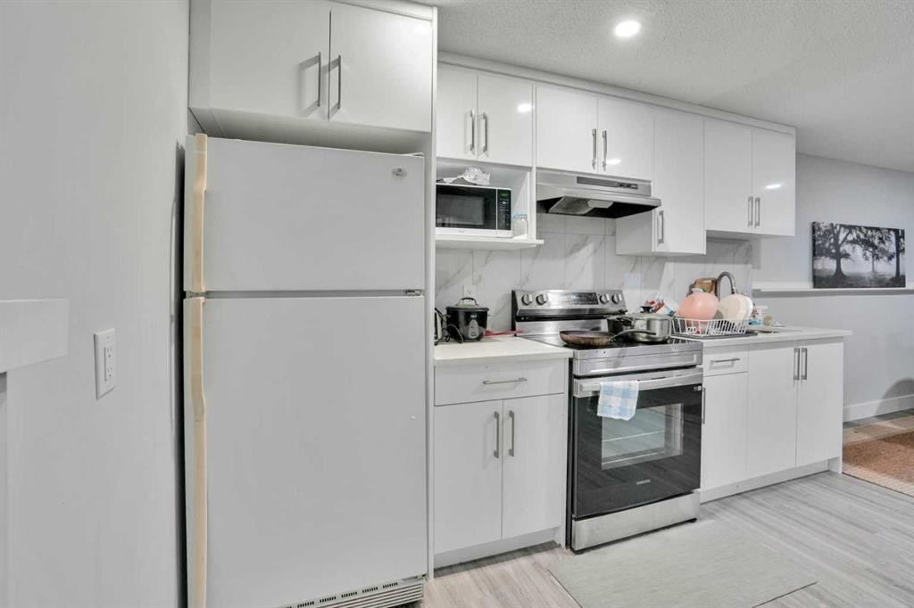44 Falmead Road Ne, Calgary, AB - Indoor Photo Showing Kitchen