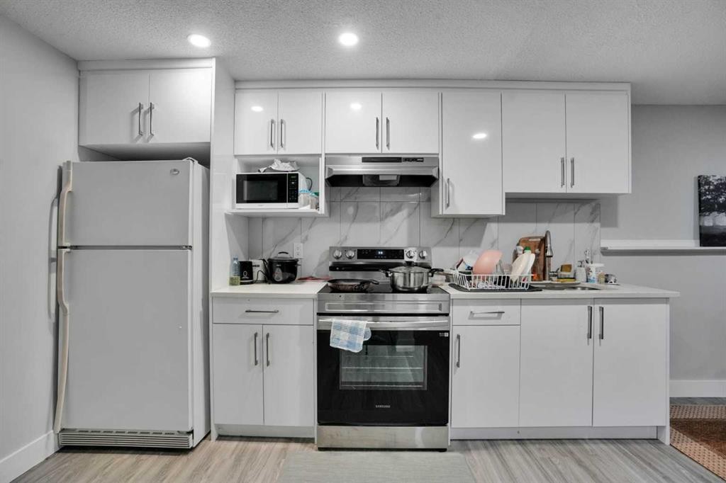 44 Falmead Road Ne, Calgary, AB - Indoor Photo Showing Kitchen