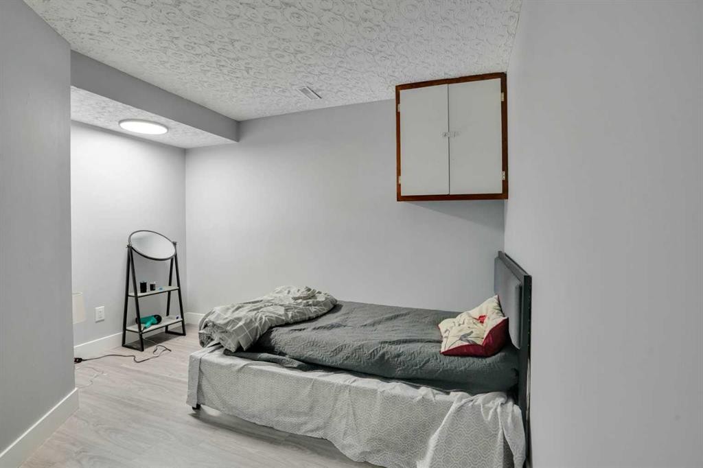 44 Falmead Road Ne, Calgary, AB - Indoor Photo Showing Bedroom