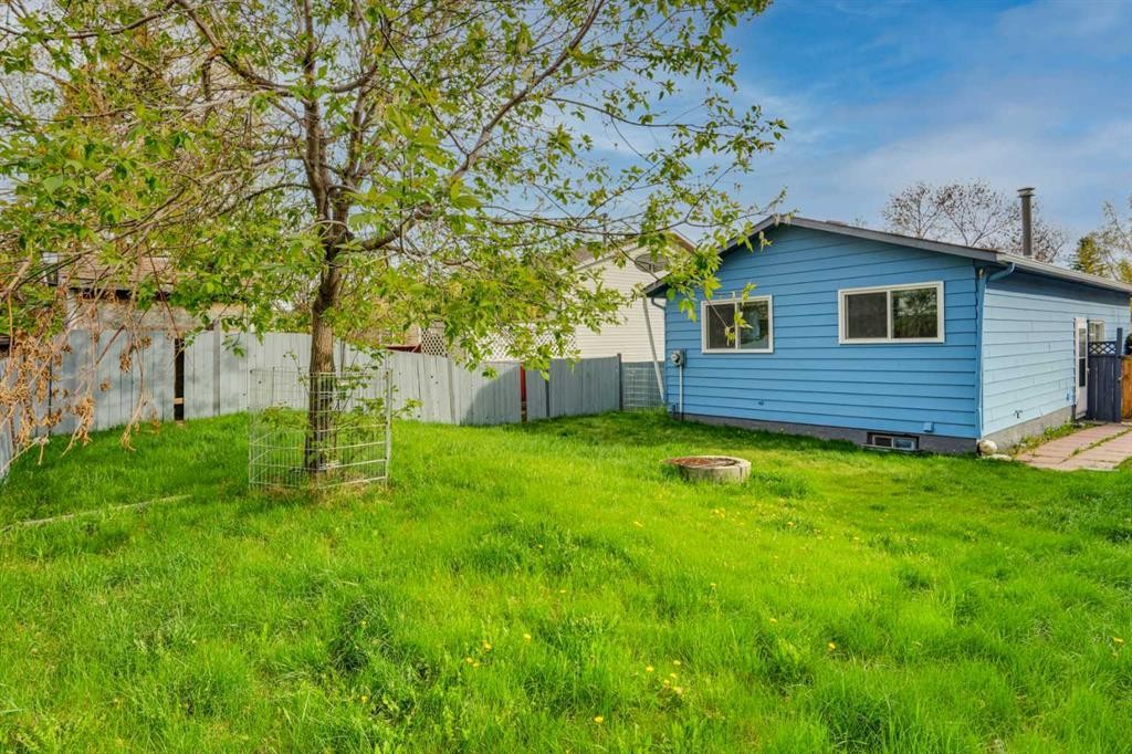 44 Falmead Road Ne, Calgary, AB - Outdoor