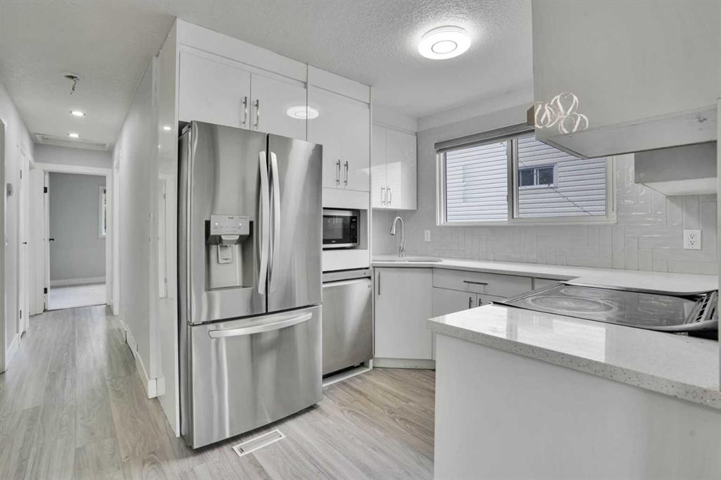 44 Falmead Road Ne, Calgary, AB - Indoor Photo Showing Kitchen
