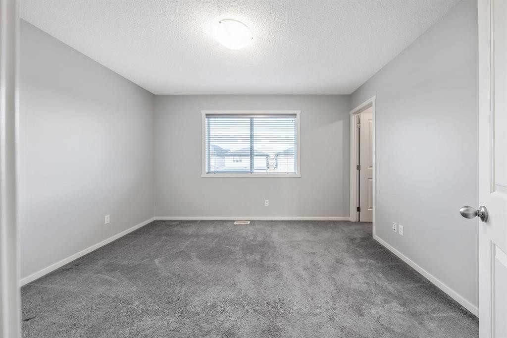 623 Walden Drive Se, Calgary, AB - Indoor Photo Showing Bathroom