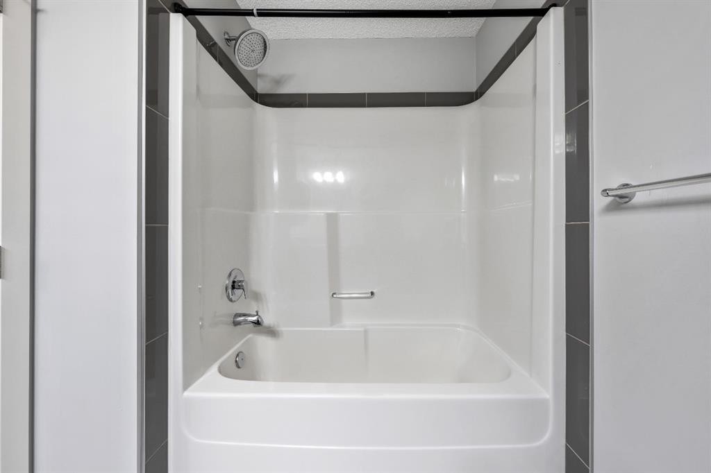 623 Walden Drive Se, Calgary, AB - Indoor Photo Showing Other Room