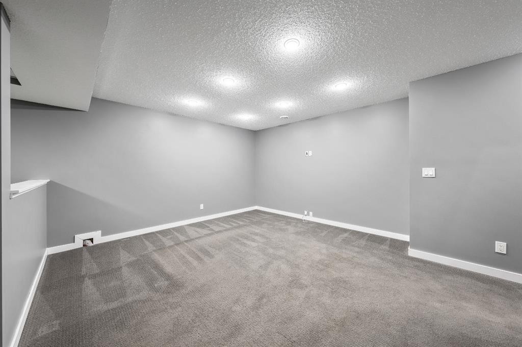 623 Walden Drive Se, Calgary, AB - Indoor Photo Showing Kitchen