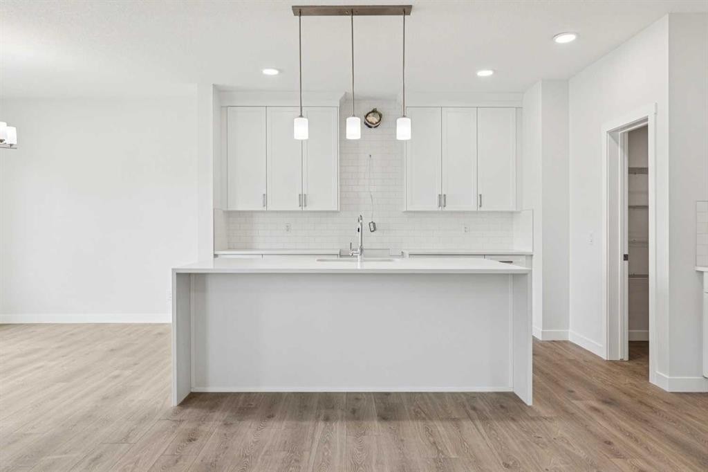 10 Quartz Gate, Balzac, AB - Indoor Photo Showing Other Room