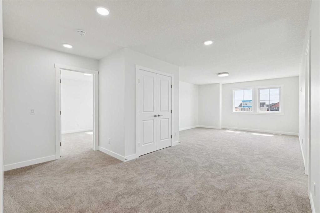 10 Quartz Gate, Balzac, AB - Indoor Photo Showing Other Room