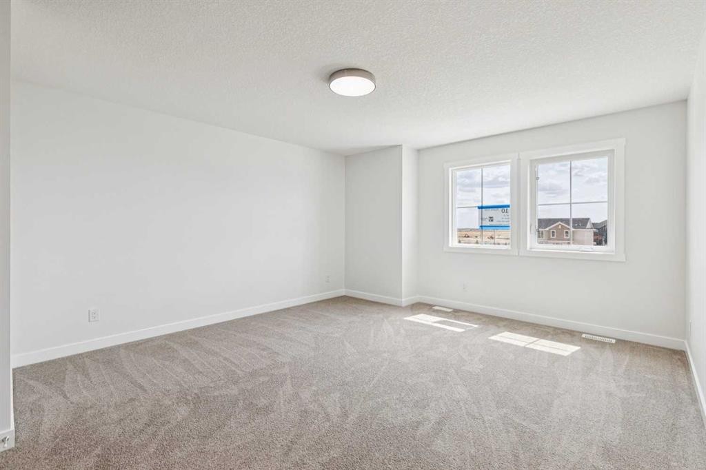 10 Quartz Gate, Balzac, AB - Indoor Photo Showing Other Room