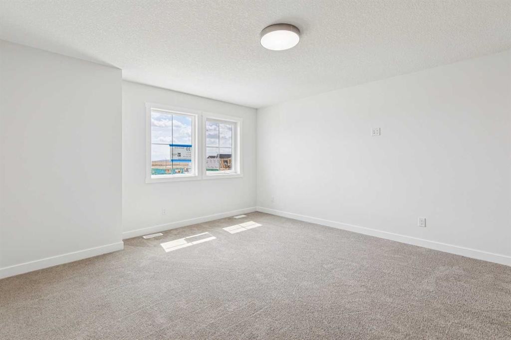 10 Quartz Gate, Balzac, AB - Indoor Photo Showing Other Room
