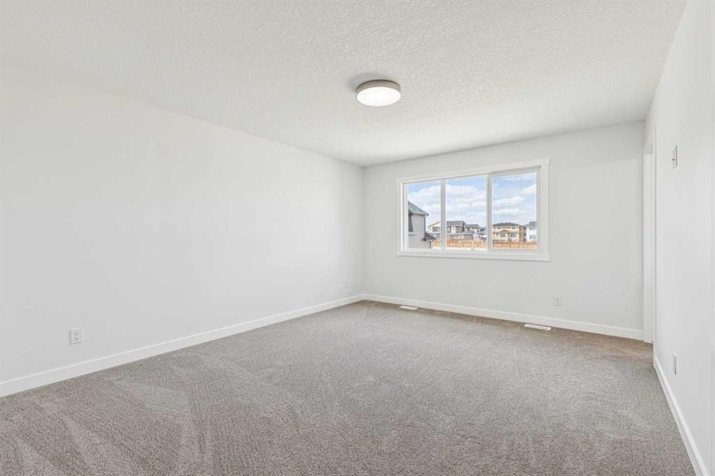 10 Quartz Gate, Balzac, AB - Indoor Photo Showing Other Room