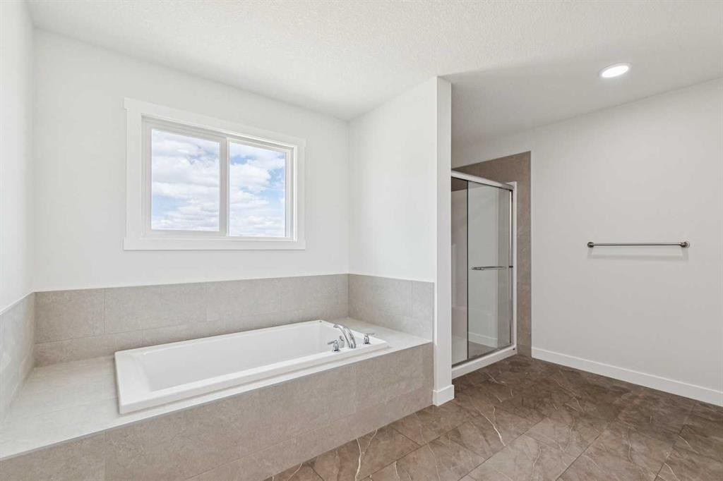 10 Quartz Gate, Balzac, AB - Indoor Photo Showing Bathroom