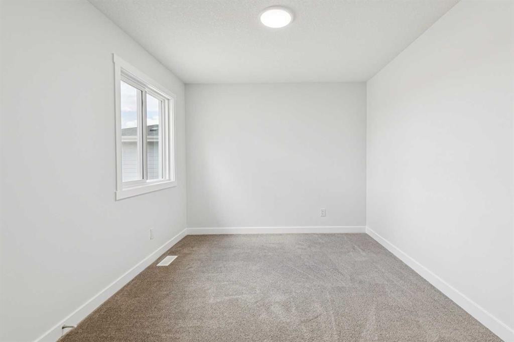 10 Quartz Gate, Balzac, AB - Indoor Photo Showing Other Room