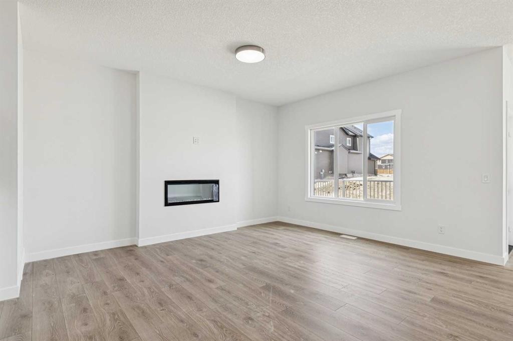 10 Quartz Gate, Balzac, AB - Indoor