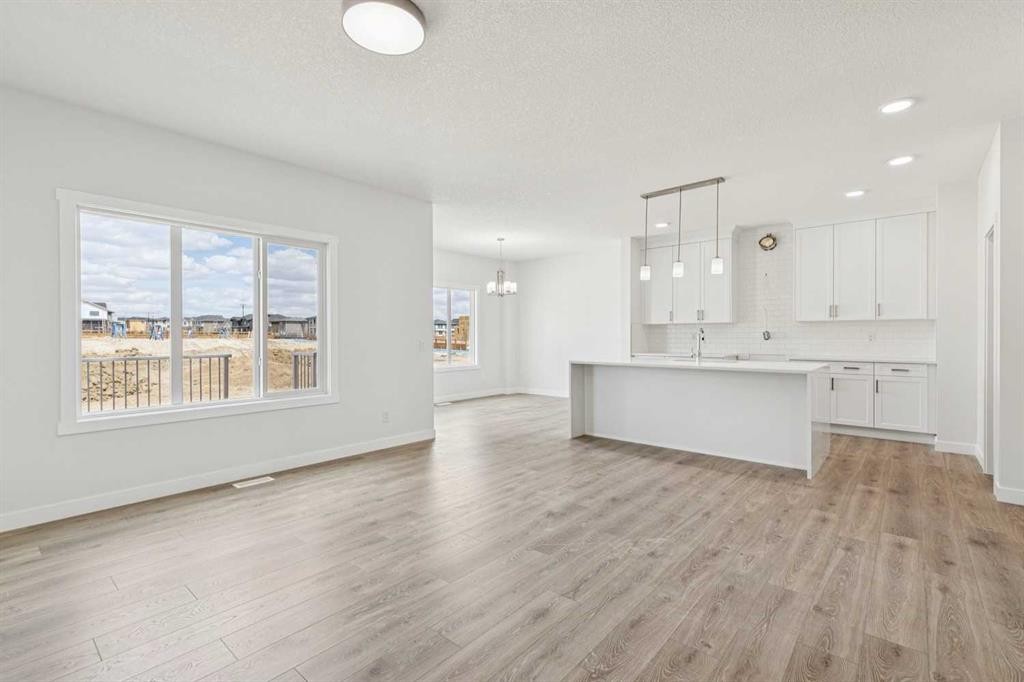 10 Quartz Gate, Balzac, AB - Indoor
