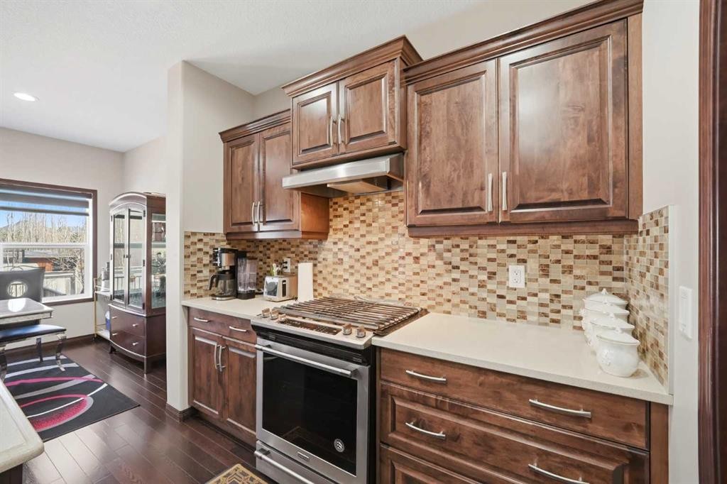 233 Aspenmere Circle, Chestermere, AB - Indoor Photo Showing Kitchen With Upgraded Kitchen