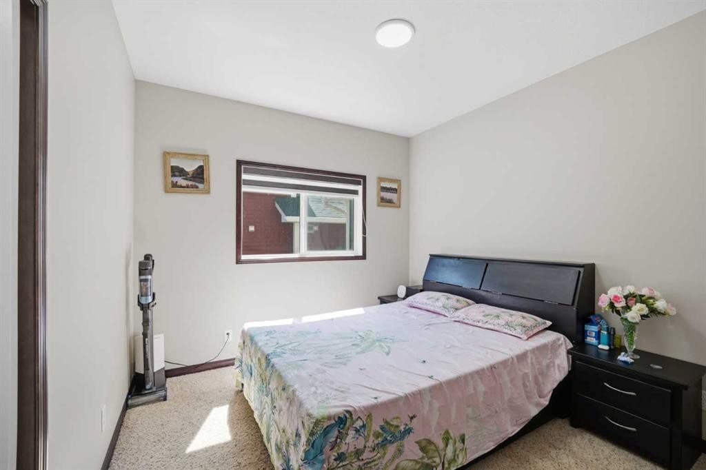 233 Aspenmere Circle, Chestermere, AB - Indoor Photo Showing Bedroom