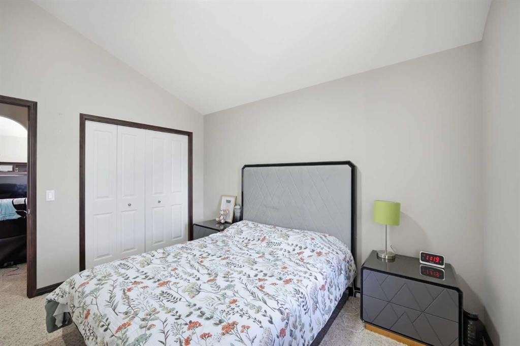 233 Aspenmere Circle, Chestermere, AB - Indoor Photo Showing Bedroom