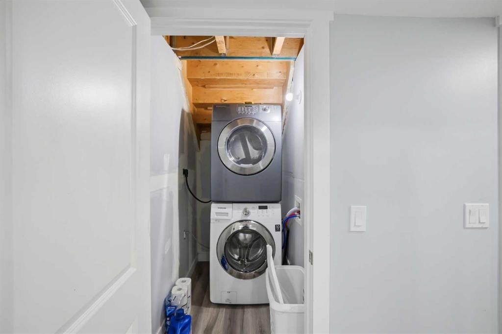 233 Aspenmere Circle, Chestermere, AB - Indoor Photo Showing Laundry Room