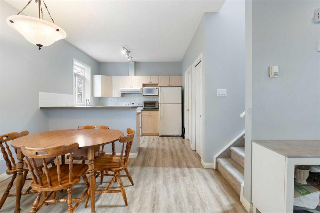 210-5703 5 Street Sw, Calgary, AB - Indoor Photo Showing Other Room