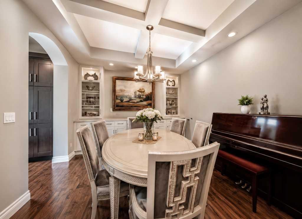 23 Aspen Summit Mount Sw, Calgary, AB - Indoor Photo Showing Dining Room